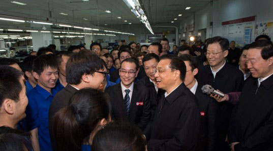 李克強在江蘇上?？疾? style=