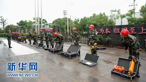 陳光標率隊奔赴甘肅定西地震災(zāi)區(qū)