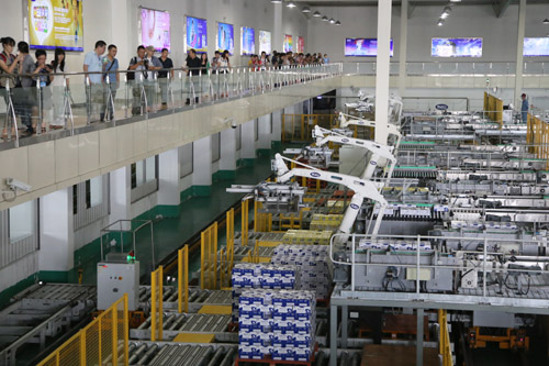 網絡媒體龍江行第一站：探訪哈爾濱完達山乳業公司