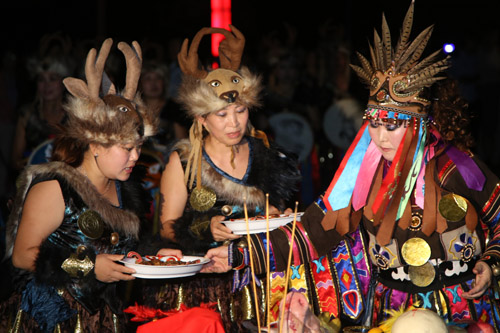 全國網(wǎng)絡(luò)媒體龍江行探訪饒河縣 體驗(yàn)赫哲族祭江祭祀活動(dòng)