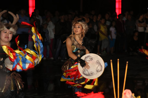 全國網(wǎng)絡(luò)媒體龍江行探訪饒河縣 體驗(yàn)赫哲族祭江祭祀活動(dòng)