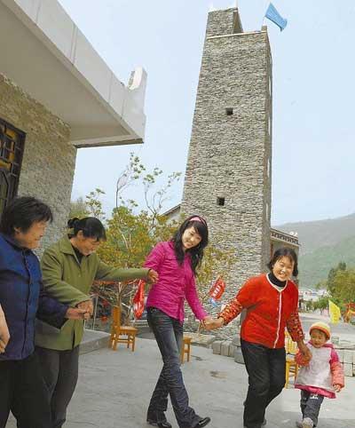 新羌寨跳起歡樂的鍋莊