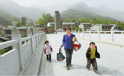 新羌寨跳起歡樂的鍋莊