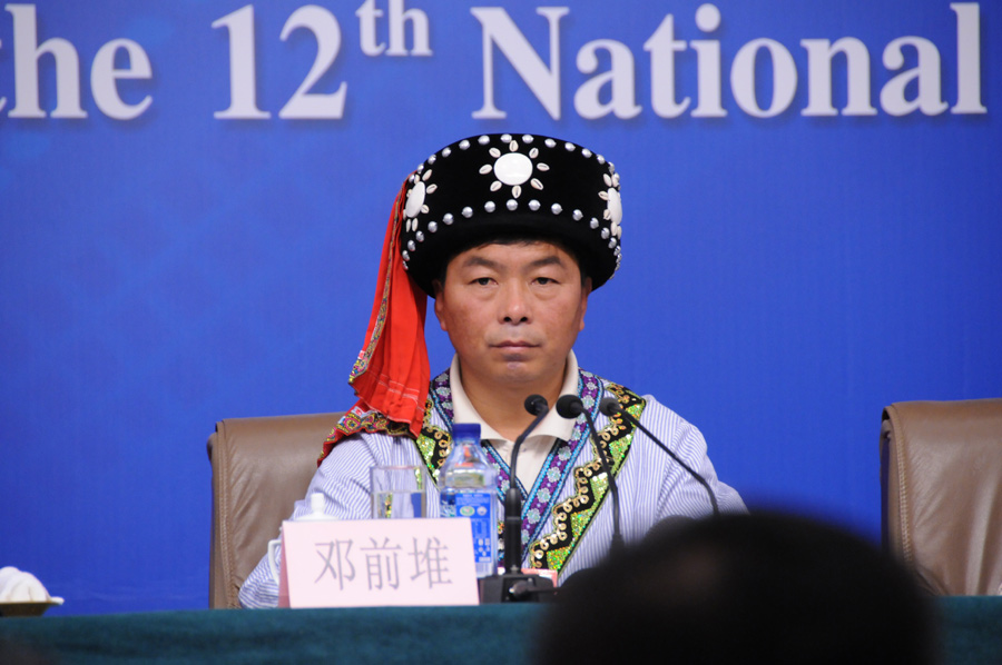 鄉(xiāng)村醫(yī)生鄧前堆代表