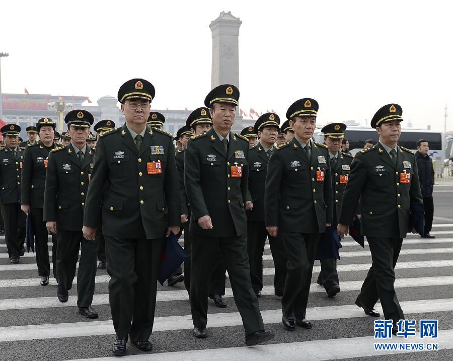 解放軍代表列隊步入人民大會堂