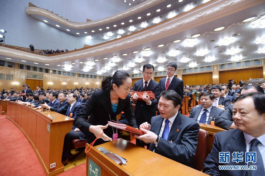 十二屆全國人大一次會議舉行第四次全體會議