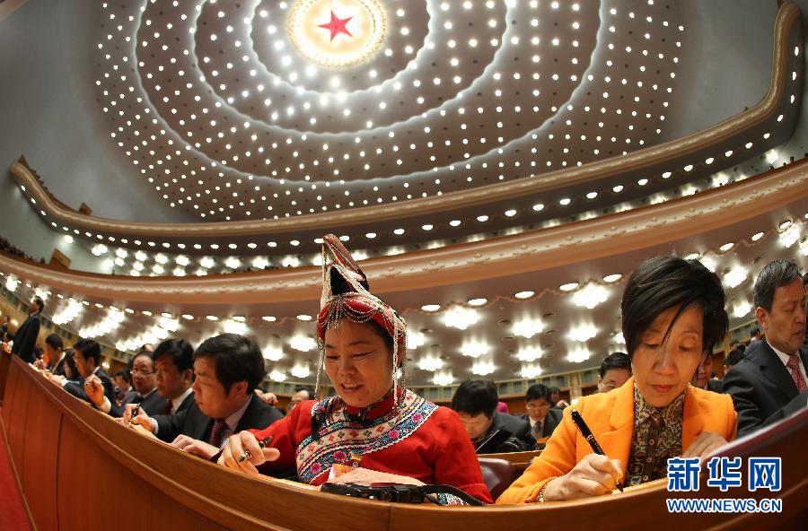 代表準備填寫選票