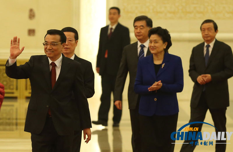 李克強(qiáng)步入會場