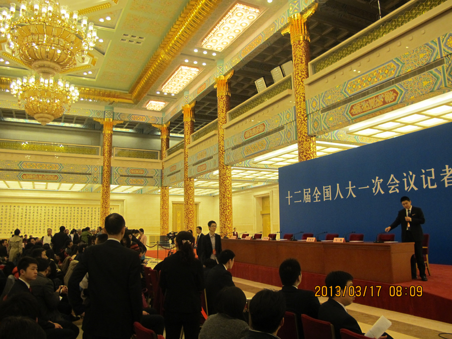 總理發布會直播現場