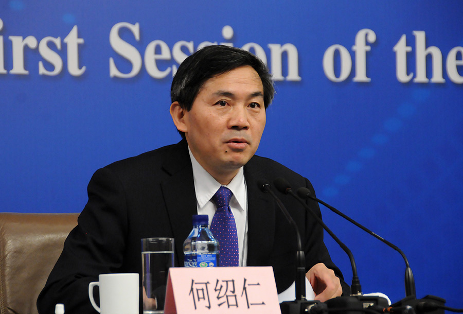 記者會(huì)主持人何紹仁主持發(fā)布會(huì)