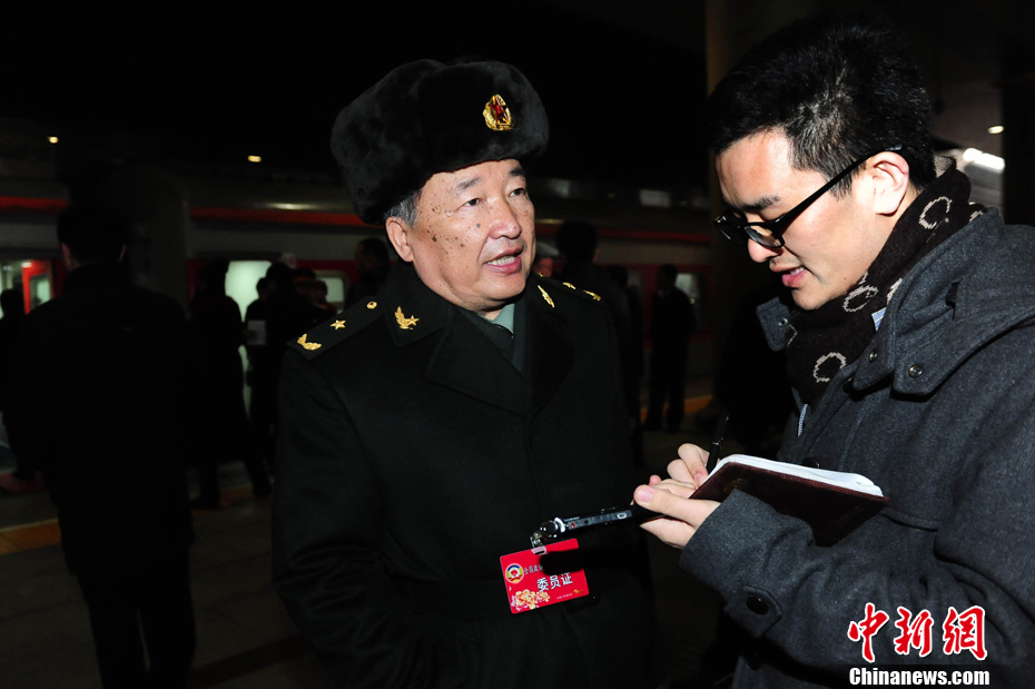 首批參加全國政協十一屆五次會議的京外委員抵京