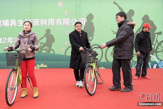 濮存昕陳光標倡導自行車出行