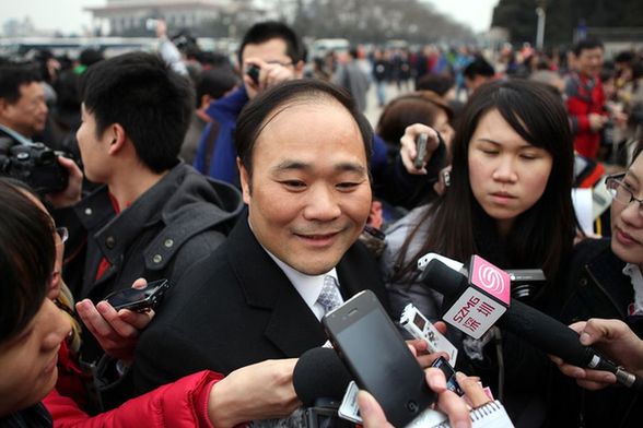 iPhone受寵！看看兩會記者的采訪工具