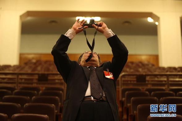 兩會花絮連連看:“換個角度也精彩”