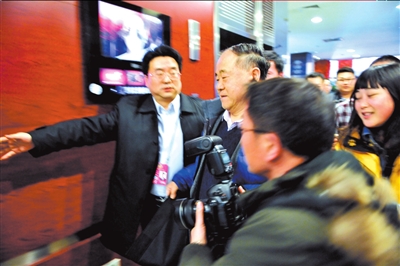 全國政協委員報到輕車簡從靜悄悄