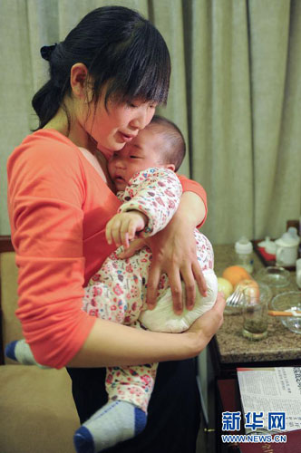 全國人大代表彭偉平攜子進(jìn)京參會