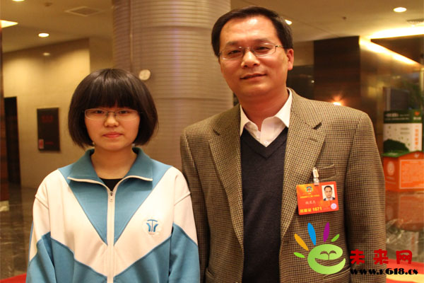 北京學(xué)生到代表委員駐地呼吁改善環(huán)境質(zhì)量