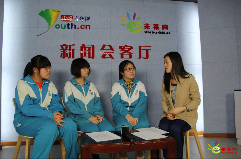 “送建議”中學生與兩會代表委員做客未來網“面對面”