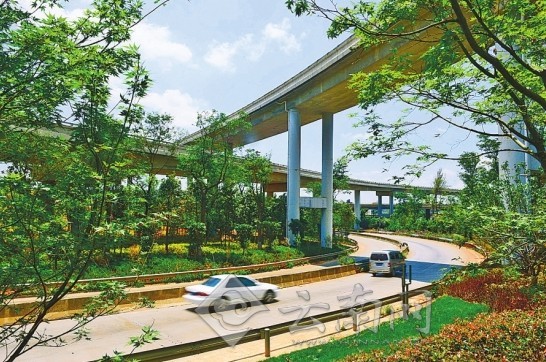 市民文明監督團與記者“驗收”昆明整治道路