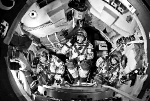 神舟十號計劃飛行15天 女航天員將在太空授課教物理