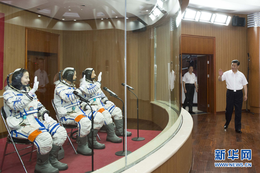 習近平為航天員壯行