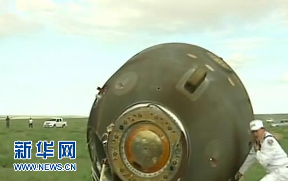 醫監醫保人員與航天員溝通 艙外建工作區和警戒區