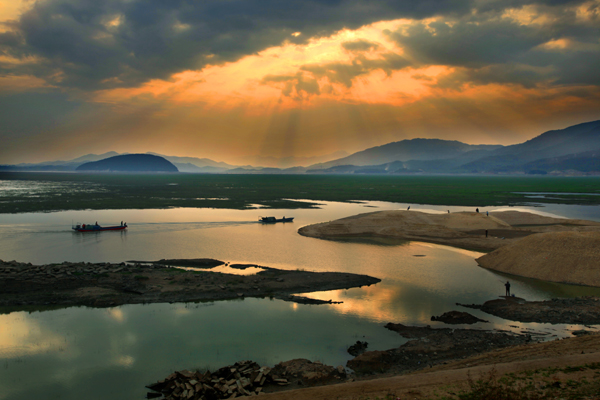 星子：面臨鄱陽(yáng) 有星墜湖