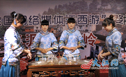 拒酒不拒茶 網媒記者齊聚婺源品好茶聽茶道