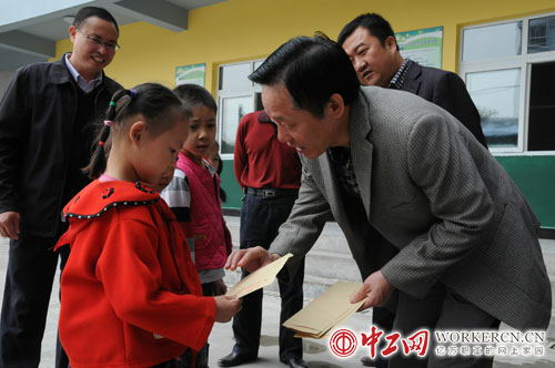 王圣發：情系職工的創新者