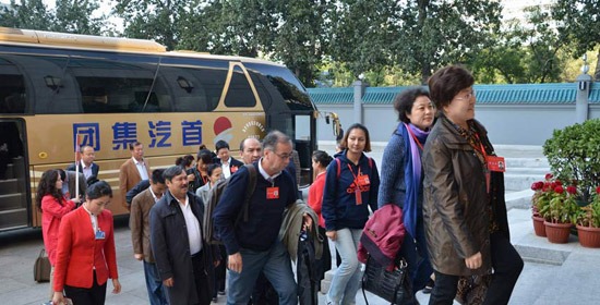 參加中國工會十六大的各代表團代表陸續抵京