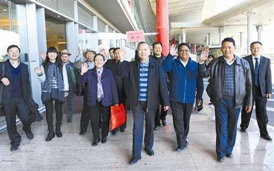 中國工會十六大代表團全部抵京(圖)