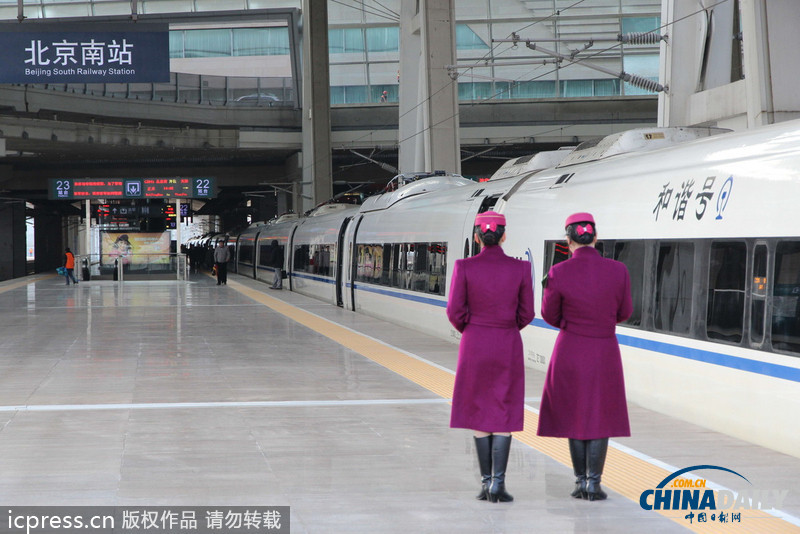 京津城際首開“加長版” 列車 可載千人