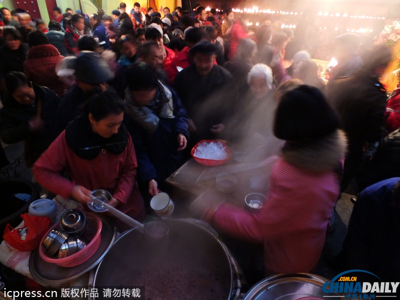 臘八節各地熬制臘八粥供市民免費領取