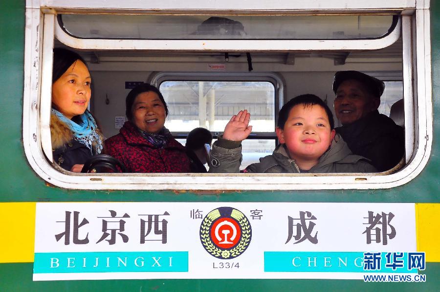 客流高峰漸至 實(shí)拍各地全力備戰(zhàn)春運(yùn)