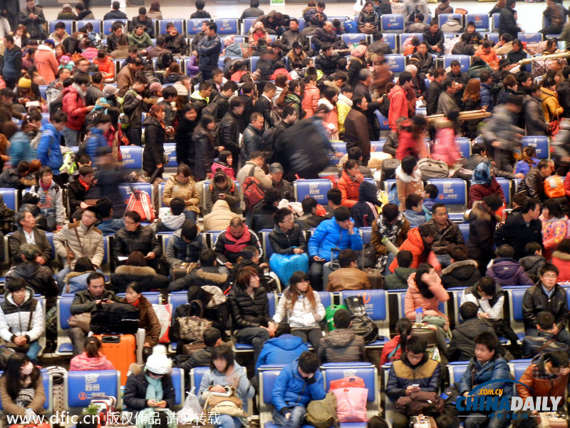 2014年春運(yùn)大幕即將開啟 火車站迎來客流高峰