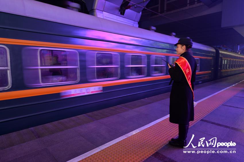 2014年春運拉開序幕 北京鐵路局首趟臨客開行