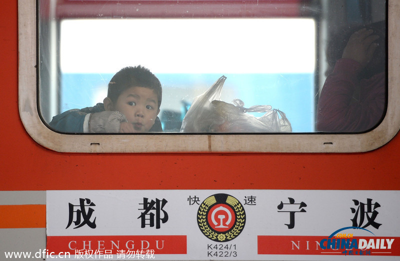 春運表情：回家路上的孩子們