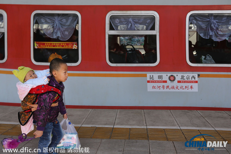 春運(yùn)表情：回家路上的孩子們