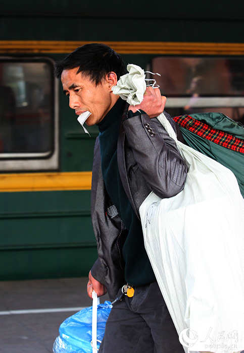 咬在嘴里的春運