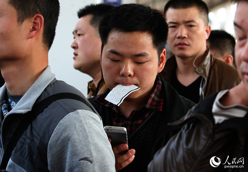 咬在嘴里的春運