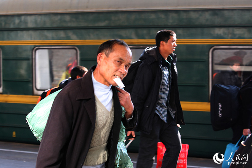 咬在嘴里的春運