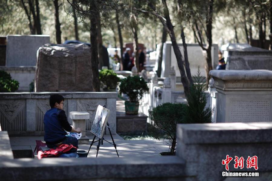 北京大學生文明祭掃 小提琴演奏祭先烈