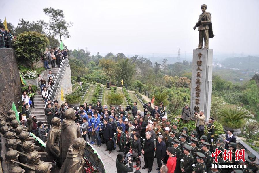 重慶抗美援朝老兵悼念為國(guó)捐軀戰(zhàn)友