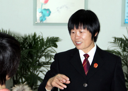 姜霜菊：百姓喜愛的好法官