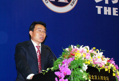 董云虎談人權(quán)問題:讓全世界同做