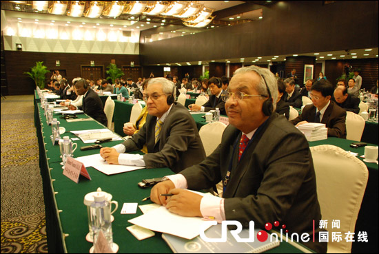 嘉賓認真聆聽人權專家發言