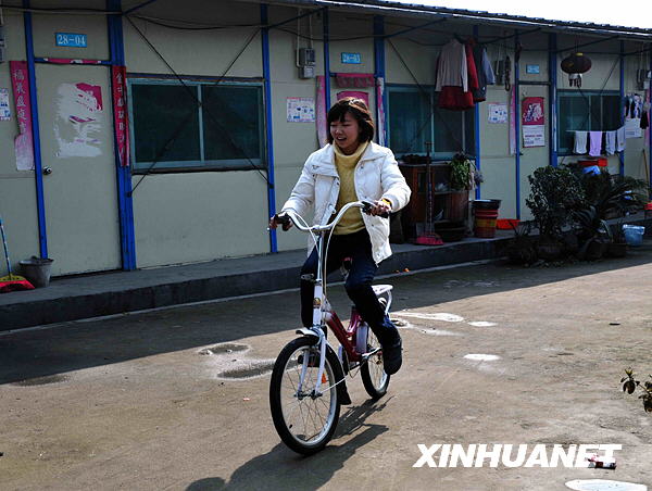 災區“陽光女孩”堅毅樂觀成長