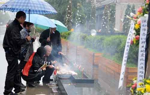 “5.12”兩周年：我聽見草葉溫柔耳語(yǔ)