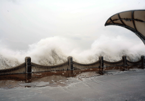 大風(fēng)巨浪影響渤海灣航運