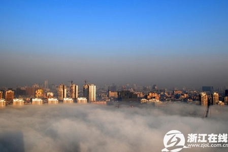 杭州大霧景色如海市蜃樓 煙波浩渺蔚為壯觀